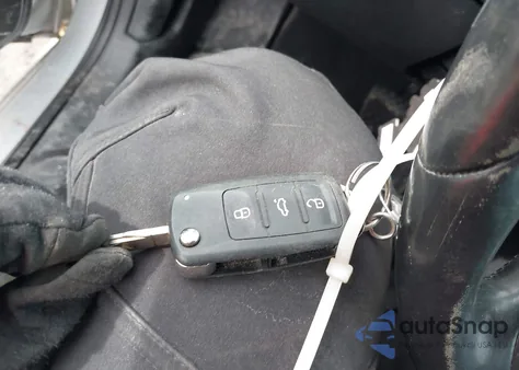 2013 Volkswagen Passat 2.5L Se z USA, uszkodzony, nr VIN 1VWBP7A39DC080339